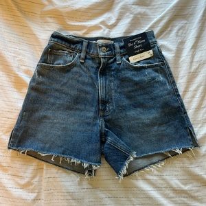 NWT Abrecrombie curve love 4” mom shorts, size 25